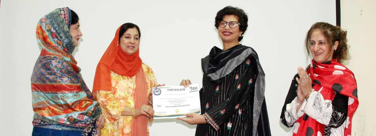 Prof. Dr  Rubina Mushtaq Vice Chancellor SBKWU and Dr. Noor Amna Malik, MD NAHE,-HEC has graced the closing ceremony cascading Training arranged by QAA-SBKWU. During the ceremony, honourable guests handed over training completion certificates to the faculty . During the ceremony, Prof. Dr  Rubina Mushtaq and Dr. Noor Amna Malik appreciated the such trainings being held at SBKWU. At the end, a group picture also snapped for memories. Ceremony held at SBKWU (22/8/2025)