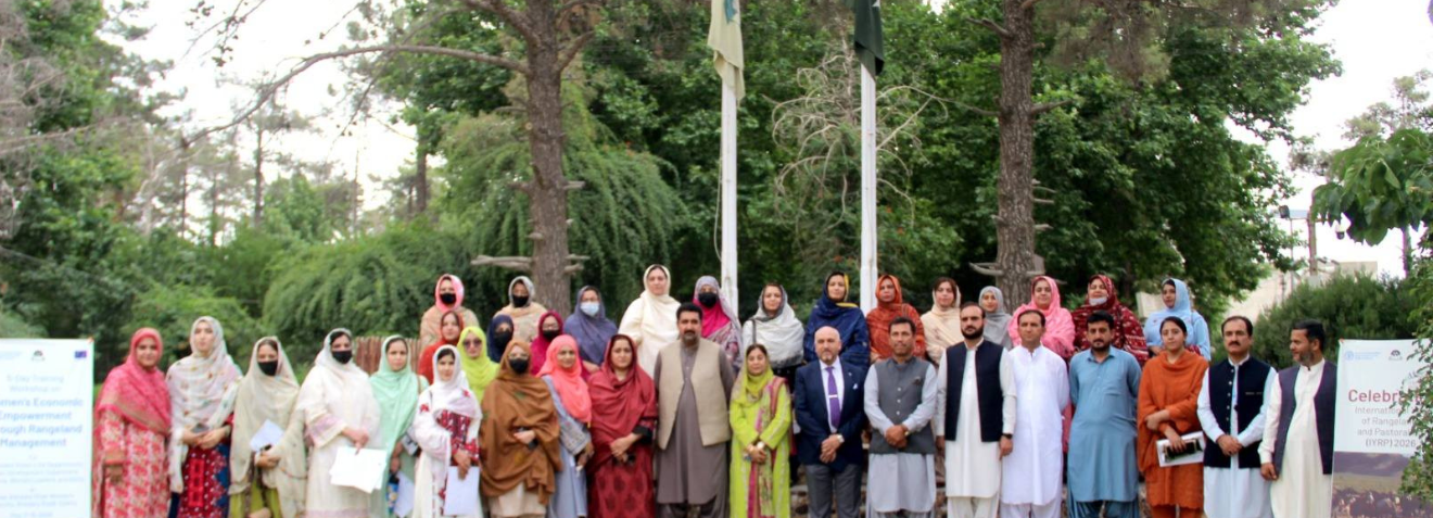 Participants, trainers, distinguished guests, and organizers gathered for a group photograph at the closing ceremony of the 05-Day Capacity Building Training on Women’s Economic Empowerment through Rangeland Management, jointly organized by FAO and Sardar Bahadur Khan Women’s University, Quetta. The training highlighted a shared commitment to empowering women, promoting sustainable livelihoods, and advancing community-based development through sustainable rangeland management practices in Balochistan.